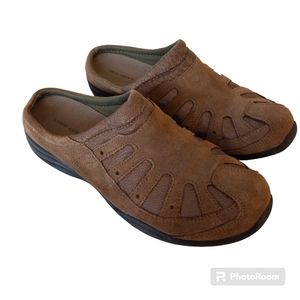 Lands End women's slip on clog loafers brown leather size 7.5